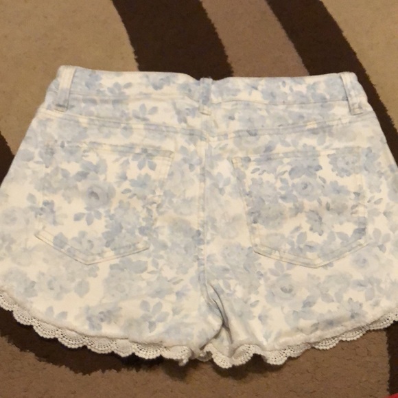 Floral shorts - Picture 2 of 2
